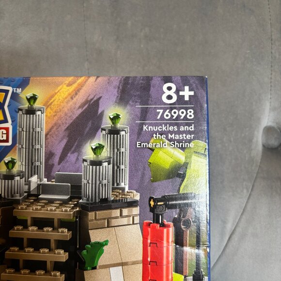 LEGO Sonic the Hedgehog 76998 Knuckles & Master Emerald Shrine Set (325 pcs) - Picture 4 of 5